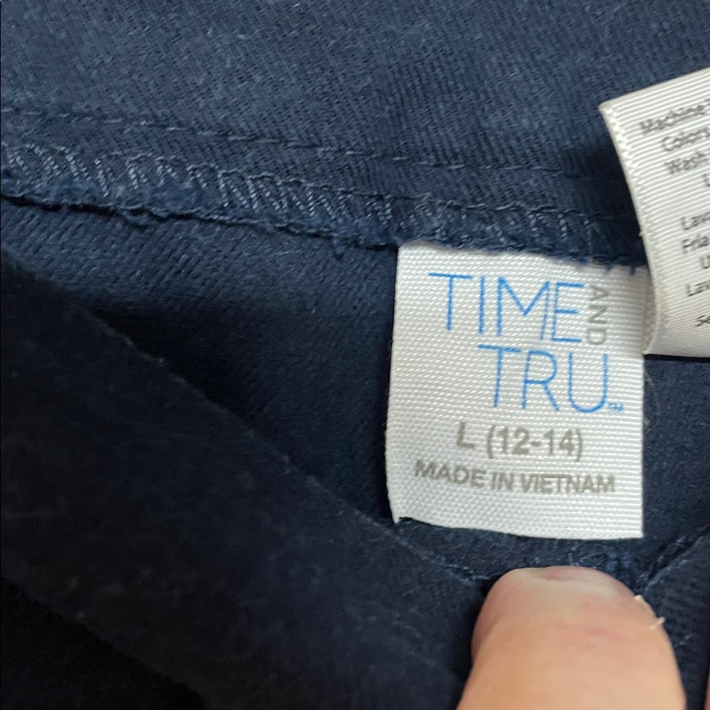 Time and Tru size Large (12-14) Dark Blue Lightweight Bermuda Shorts - Picture 2 of 10